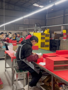 忙碌的生产线